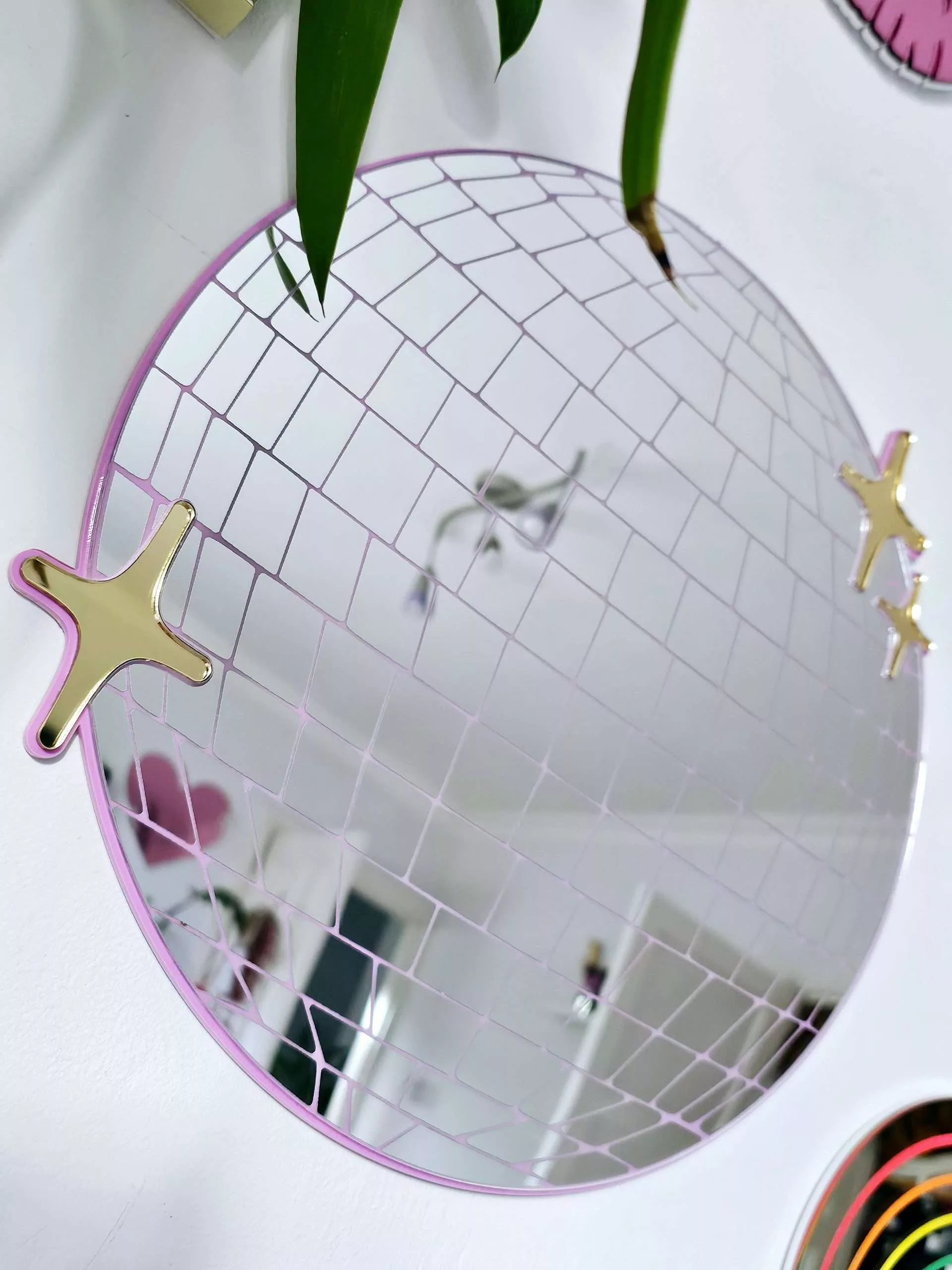 MIRROR, MIRROR ON THE BALL - Image 7